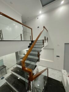 cầu thang kính tại Quảng Trị